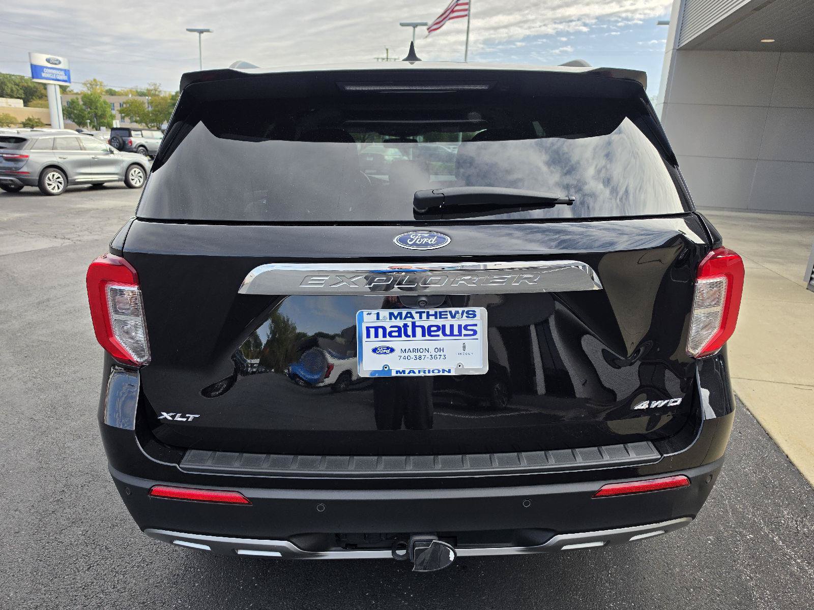 Used 2024 Ford Explorer XLT w/ Equipment Group 202A AWD/4WD image 3