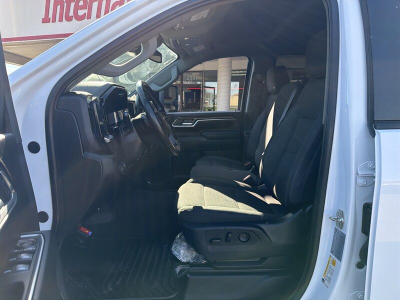 Used 2025 Chevrolet Silverado 3500 LT w/ Safety Package AWD/4WD image 9