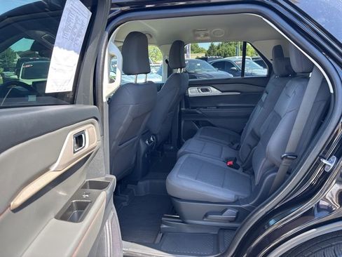 Certified 2025 Ford Explorer Active image 18