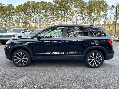 Used 2024 Volkswagen Taos SE image 4