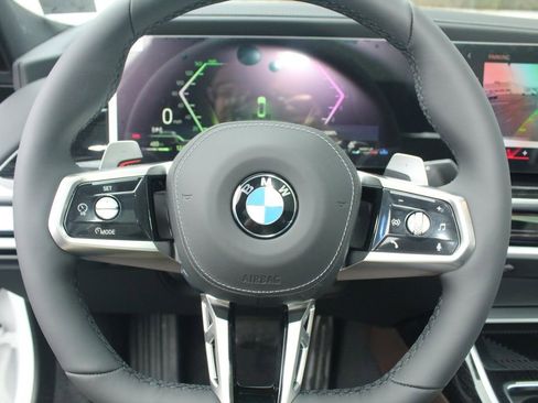Used 2026 BMW 740i xDrive w/ Premium Package AWD/4WD image 15