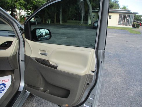 Used 2015 Toyota Sienna XLE Premium image 27