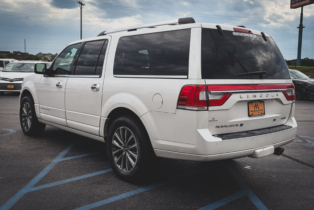 Used 2016 Lincoln Navigator L Select AWD/4WD image 26