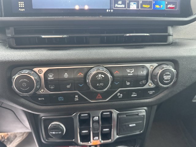 Used 2024 Jeep Wrangler Unlimited AWD/4WD image 25