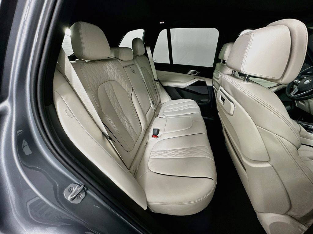 Used 2024 BMW X5 xDrive40i w/ Premium Package AWD/4WD image 28