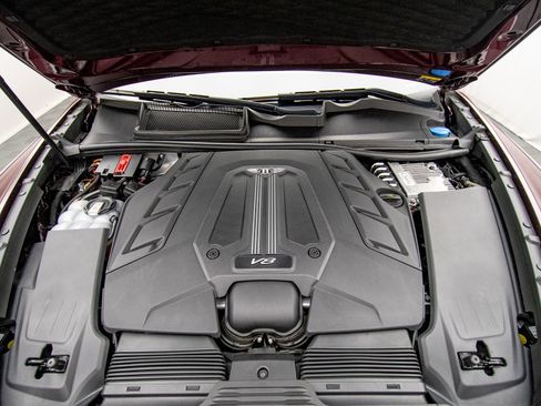 Used 2021 Bentley Bentayga AWD/4WD image 42