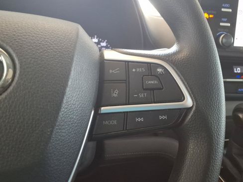 Used 2021 Toyota Sienna LE w/ LE Plus Package FWD image 29