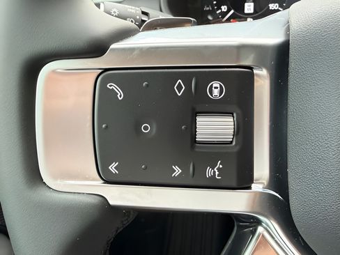 Certified 2026 Land Rover Discovery Limited Edition AWD/4WD image 17