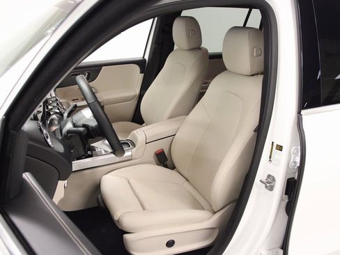 Certified 2025 Mercedes-Benz GLB 250 4MATIC image 19