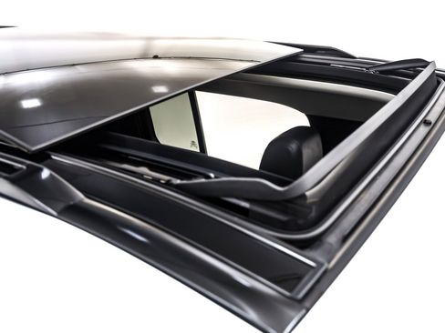 Used 2023 Land Rover Defender 110 SE image 22