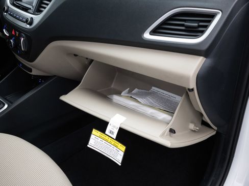 Used 2022 Hyundai Accent SE image 24