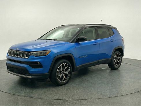 Used 2025 Jeep Compass Limited image 3