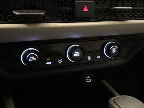 Certified 2024 Honda HR-V LX image 24