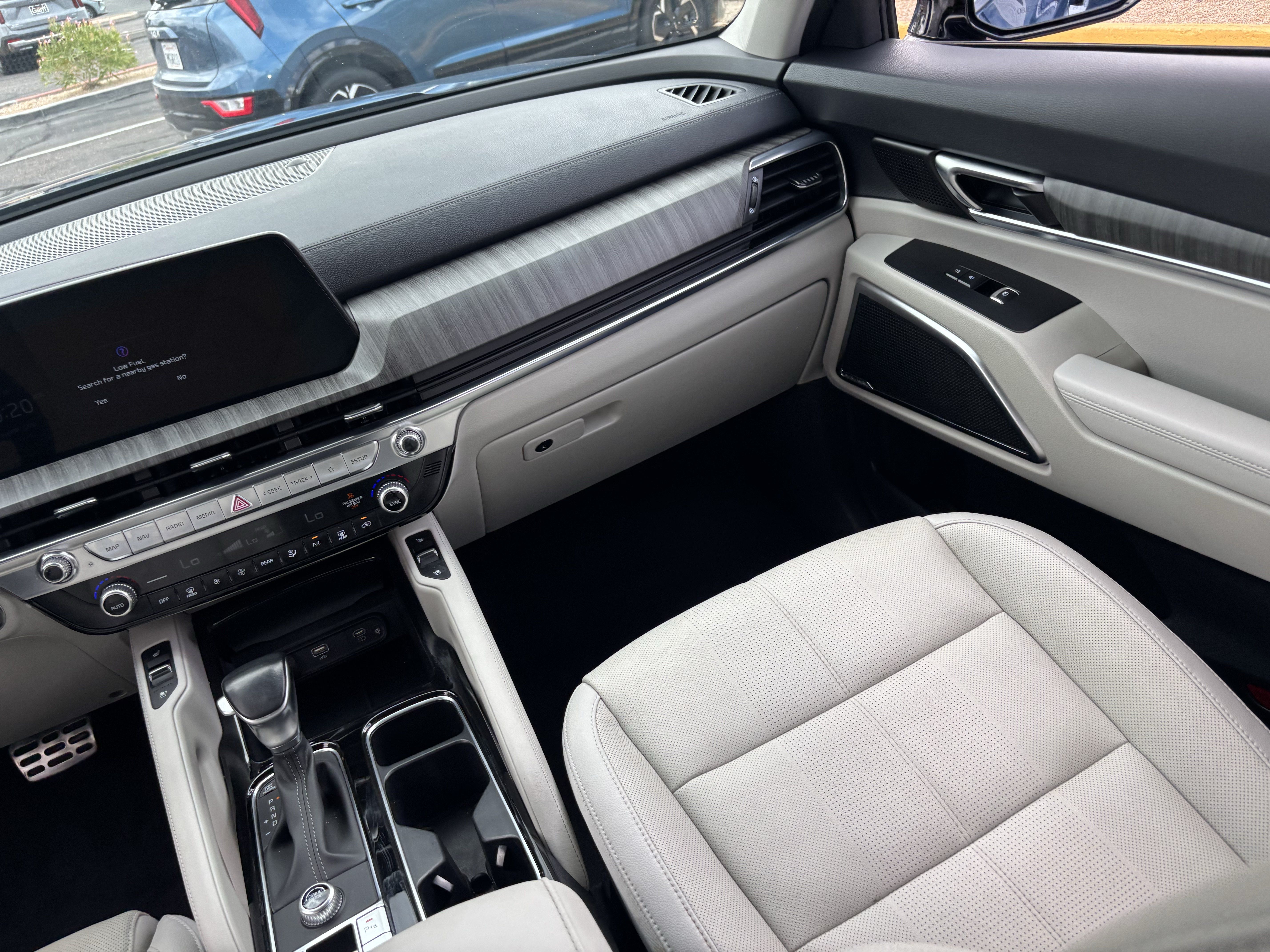 Certified 2024 Kia Telluride SX w/ Towing Package FWD image 14
