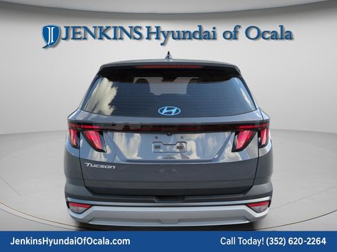 Certified 2025 Hyundai Tucson SE image 4