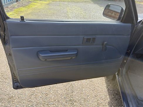 Used 1989 Toyota Pickup Deluxe image 26