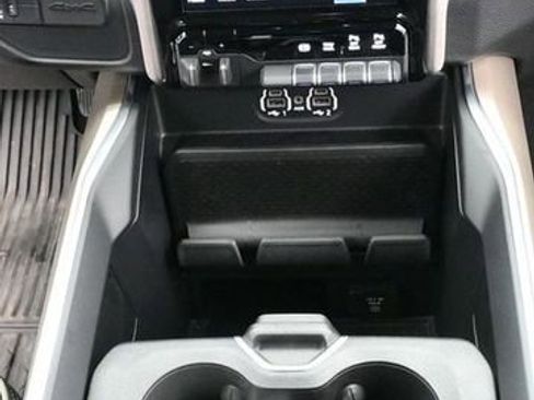 Used 2024 RAM 2500 Laramie AWD/4WD image 23