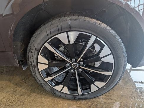 Used 2026 Volvo XC60 B5 Plus w/ Climate Package image 9