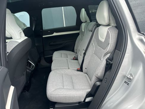 Used 2025 Volvo EX90 Ultra AWD/4WD image 22