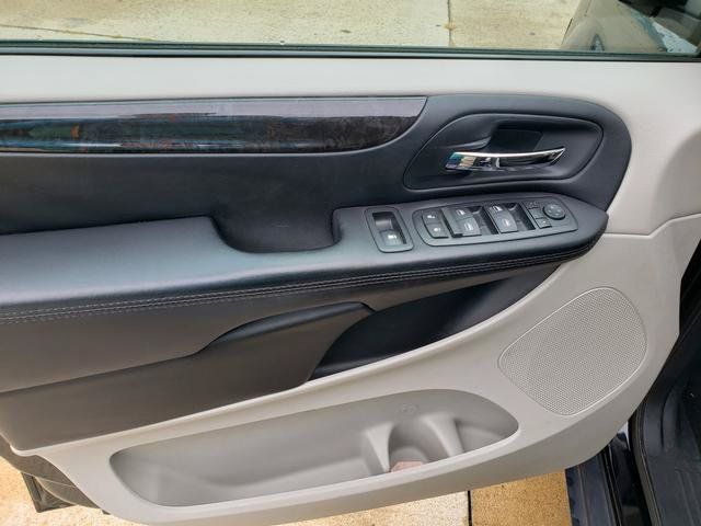 Used 2016 Dodge Grand Caravan SXT FWD image 11