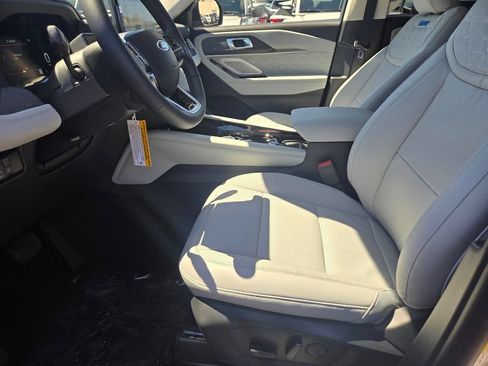 New 2026 Ford Explorer Platinum w/ LUX Leather Package AWD/4WD image 7