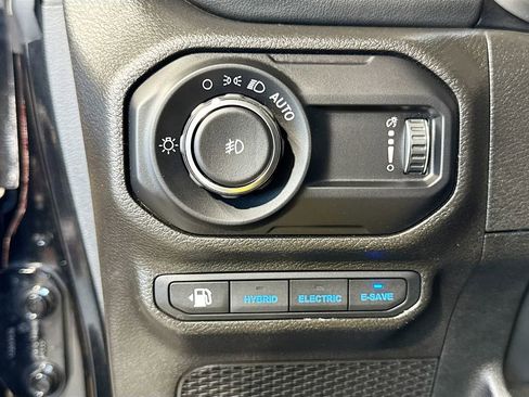 Used 2023 Jeep Wrangler Unlimited Sahara w/ Cold Weather Group AWD/4WD image 19