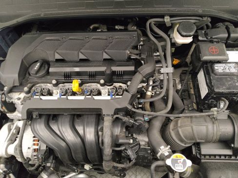 Used 2021 Hyundai Venue FWD image 30