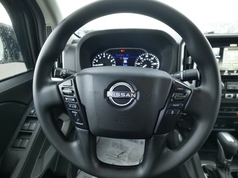Used 2025 Nissan Frontier SV AWD/4WD image 16