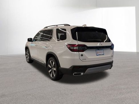 New 2025 Honda Pilot Touring image 32