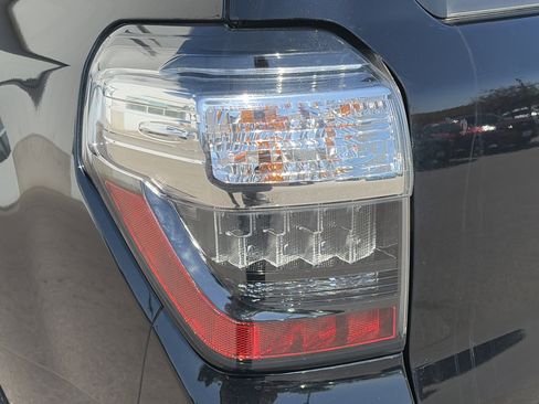 Used 2024 Toyota 4Runner TRD Off-Road Premium AWD/4WD image 27