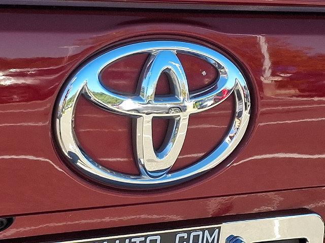 Used 2025 Toyota RAV4 LE AWD/4WD image 28