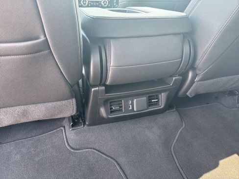 Certified 2025 GMC Sierra 1500 SLT image 26