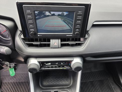 Used 2021 Toyota RAV4 LE AWD/4WD image 21