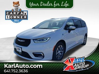 Used 2025 Chrysler Pacifica Pinnacle