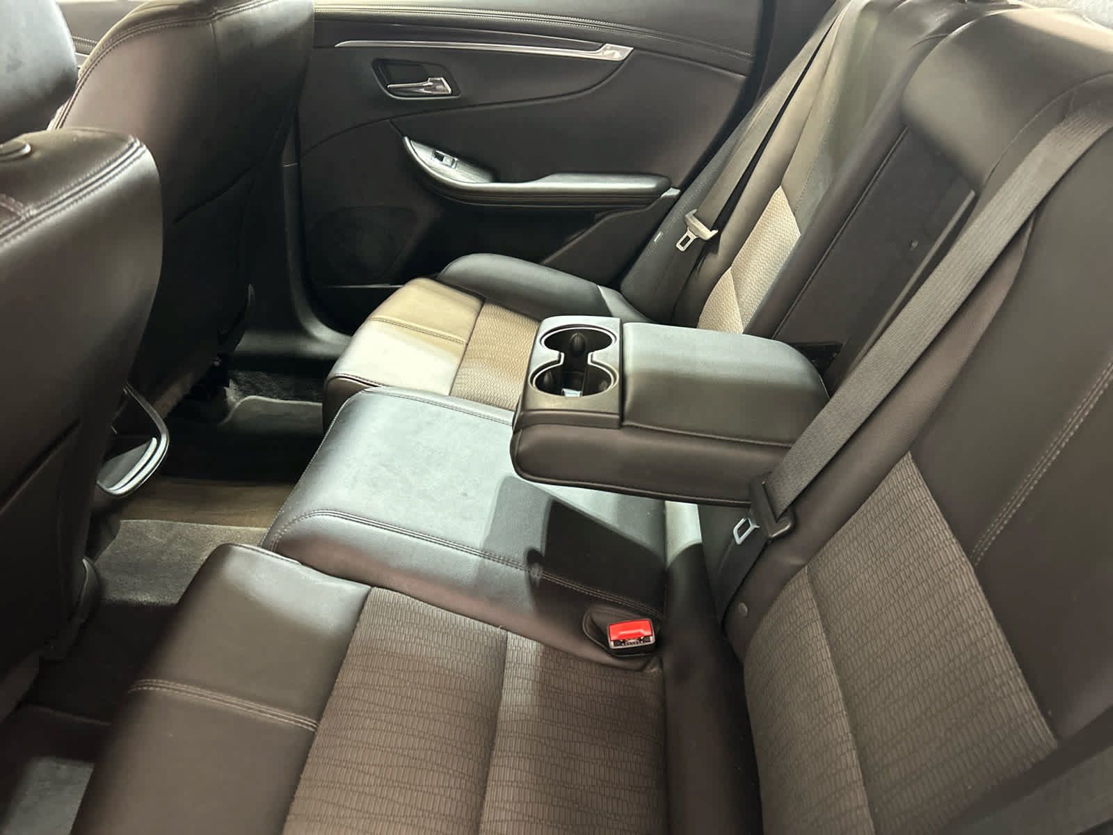 Used 2016 Chevrolet Impala LT w/ Convenience Package FWD image 9