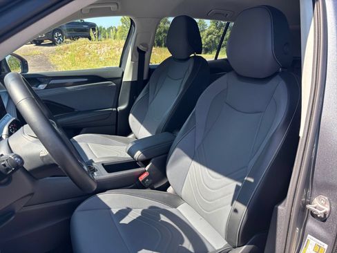 Used 2026 Volkswagen Tiguan SE AWD/4WD image 36