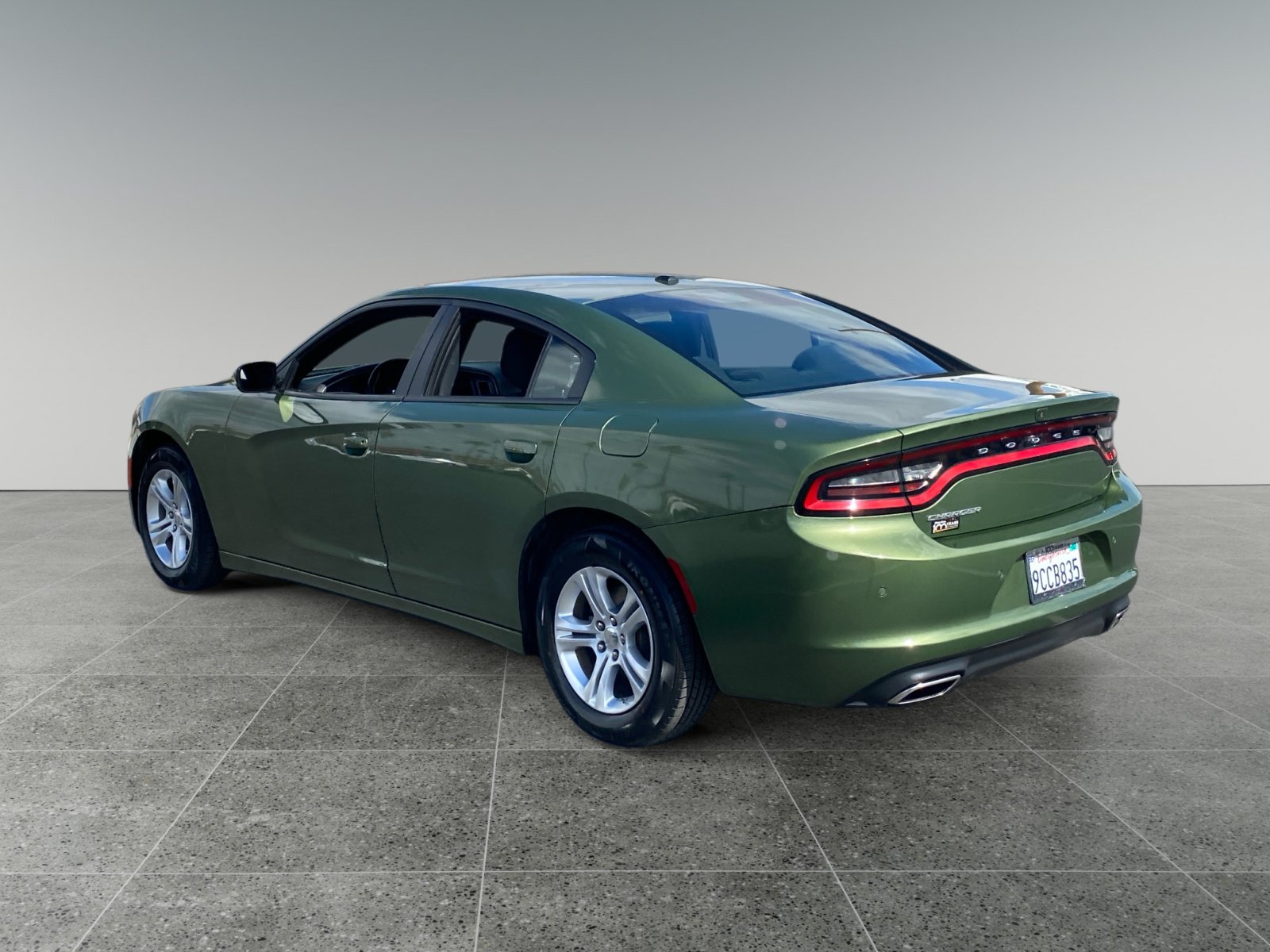Used 2022 Dodge Charger SXT RWD image 3
