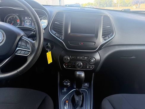 Used 2020 Jeep Cherokee Latitude AWD/4WD image 44