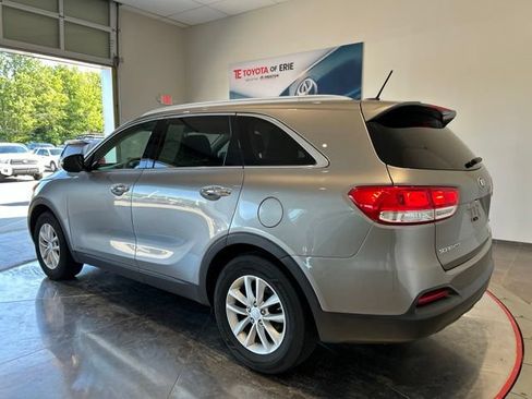 Used 2017 Kia Sorento AWD image 4