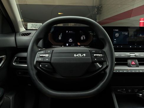 Used 2025 Kia K4 FWD image 33