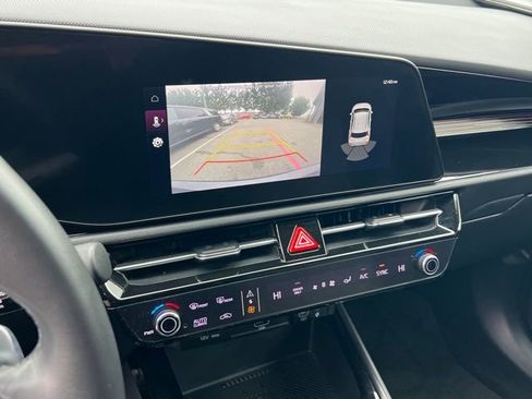 Certified 2023 Kia Niro EX image 24