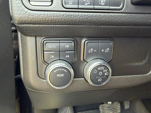 Used 2022 GMC Yukon XL Denali AWD/4WD image 12