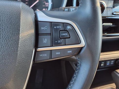 Used 2022 Toyota Highlander XLE image 24