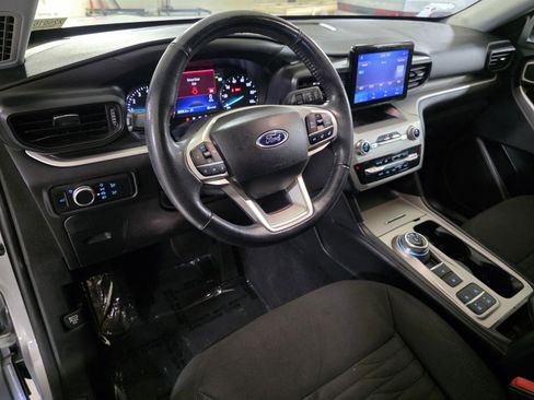 Used 2021 Ford Explorer XLT image 25