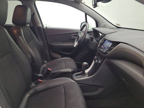 Used 2020 Chevrolet Trax LT w/ LT Convenience Package FWD image 21