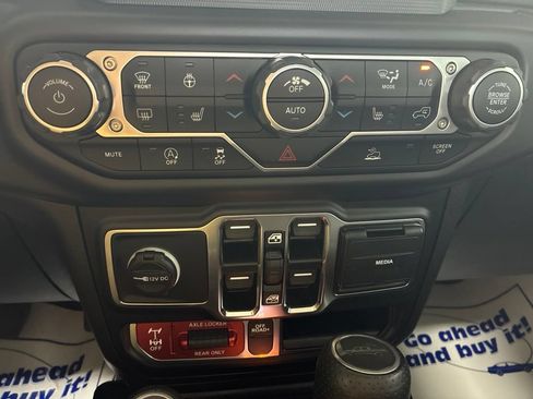 Used 2021 Jeep Gladiator Mojave w/ Cold Weather Group AWD/4WD image 19