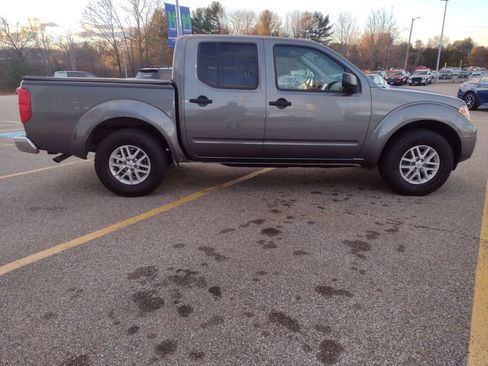 Used 2021 Nissan Frontier SV w/ SV Utility Package image 9