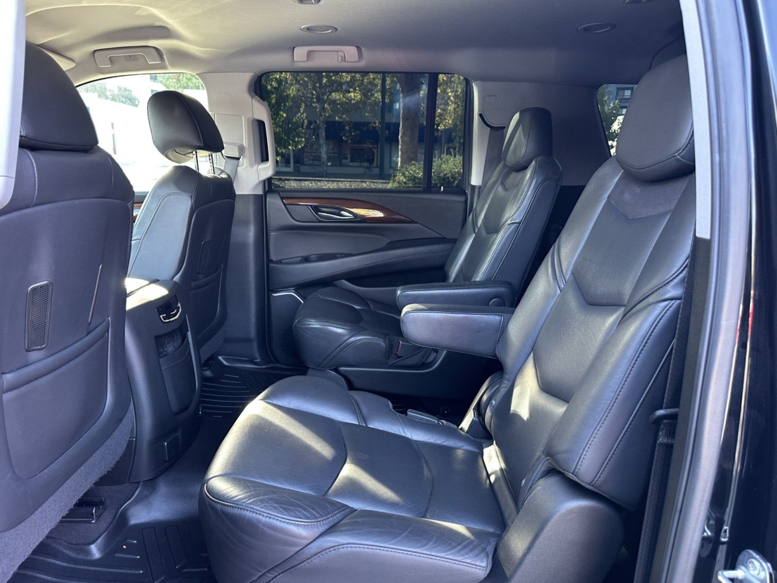 Used 2020 Cadillac Escalade ESV 2WD image 24
