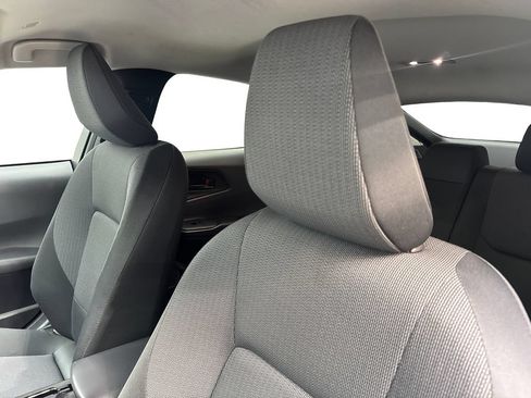 Used 2025 Toyota Prius LE FWD image 28