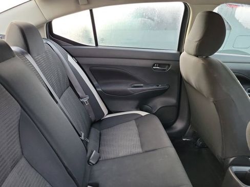 Used 2021 Nissan Versa SV image 31